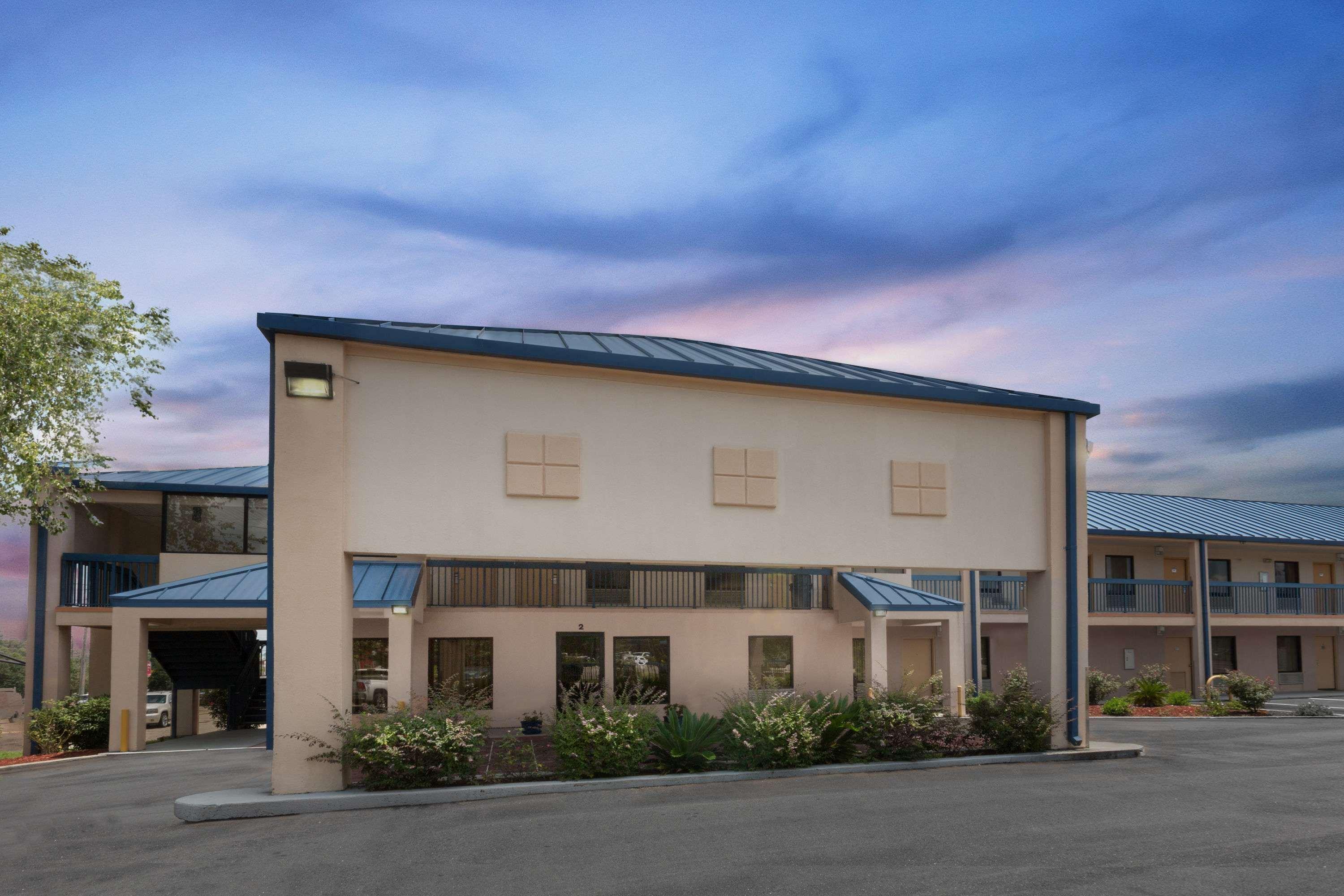 Super 8 By Wyndham Hattiesburg South Exterior foto